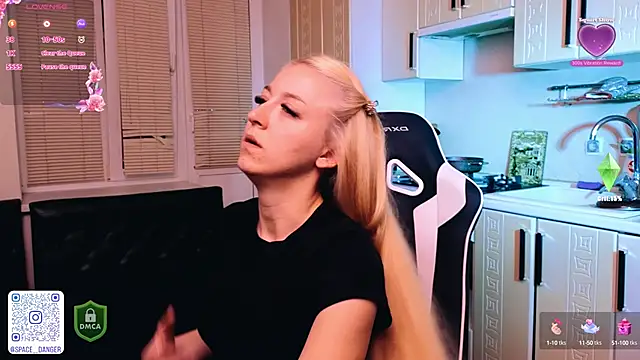 Snapshot of space_danger chatting on 10/12/25, 03:35 space danger online show from 10/12/25, 03:35