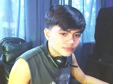Snapshot of Alexx_143 chatting on 09/24/25, 04:08 Alexx 143 online show from 09/24/25, 04:08