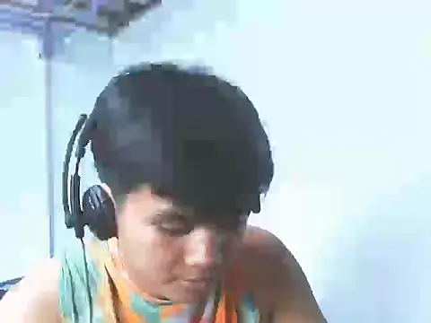 Snapshot of Alexx_143 chatting on 09/15/25, 05:52 Alexx 143 online show from 09/15/25, 05:52