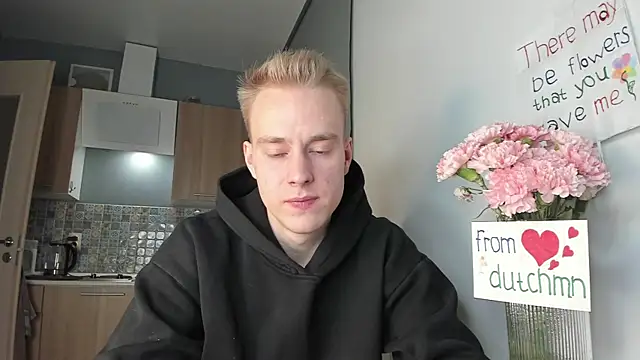 Snapshot of Kevin_Young_Cat chatting on 10/12/25, 04:41 Kevin Young Cat online show from 10/12/25, 04:41