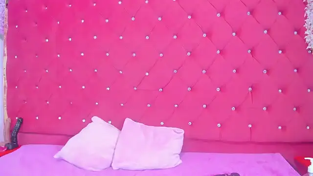 Miaa Davis  online show from 04/12/26, 02:48