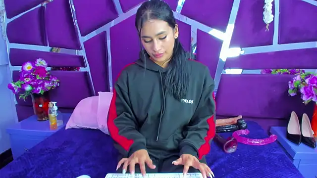 Miaa Davis  online show from 02/25/26, 02:45