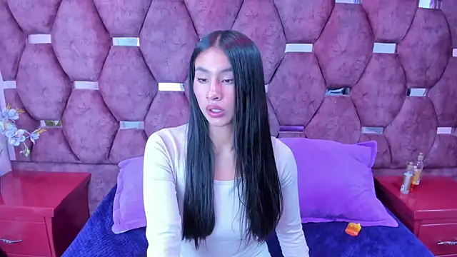 Miaa Davis  online show from 12/18/25, 02:38