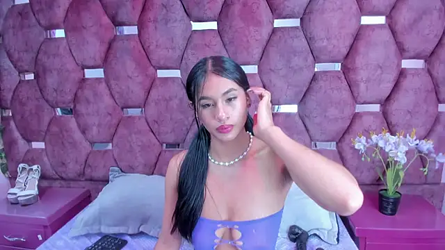 Miaa Davis  online show from 02/01/26, 03:05