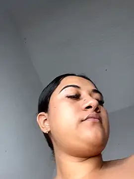 Leila  Saade online show from 11/24/25, 02:06