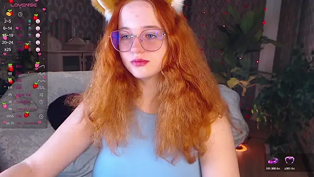Snapshot of LunaSweet18 chatting on 10/18/25, 11:45 LunaSweet18 online show from 10/18/25, 11:45