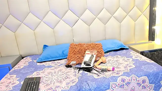 CloeyGraweing online show from 10/11/25, 04:08