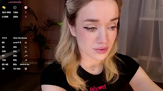 Snapshot of DiscoPotato chatting on 11/18/25, 02:53 DiscoPotato online show from 11/18/25, 02:53