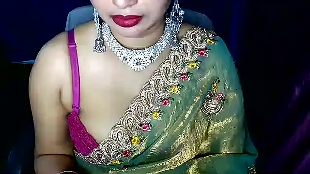 Snapshot of QUEEN_SAKHI- chatting on 06/21/26, 10:43 QUEEN SAKHI- online show from 06/21/26, 10:43