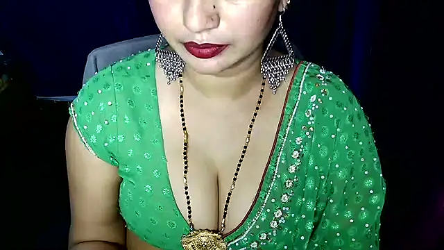 Snapshot of QUEEN_SAKHI- chatting on 06/20/26, 12:21 QUEEN SAKHI- online show from 06/20/26, 12:21