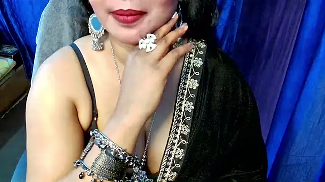 QUEEN SAKHI- online show from 04/08/26, 09:33