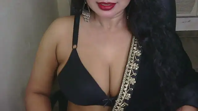 Snapshot of QUEEN_SAKHI- chatting on 10/18/25, 09:00 QUEEN SAKHI- online show from 10/18/25, 09:00