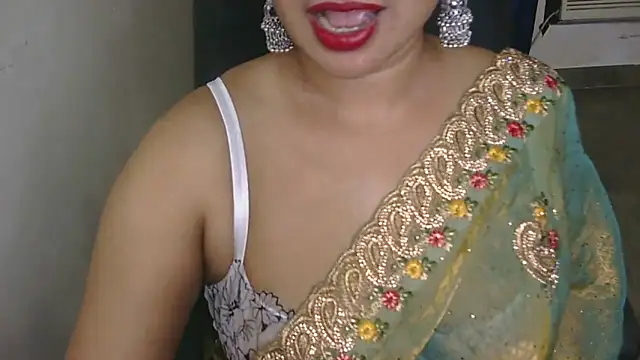 Snapshot of QUEEN_SAKHI- chatting on 10/11/25, 07:04 QUEEN SAKHI- online show from 10/11/25, 07:04