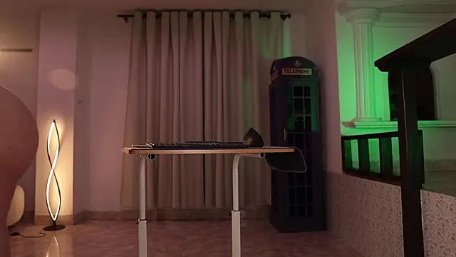 vaniaa95 online show from 04/15/26, 12:38