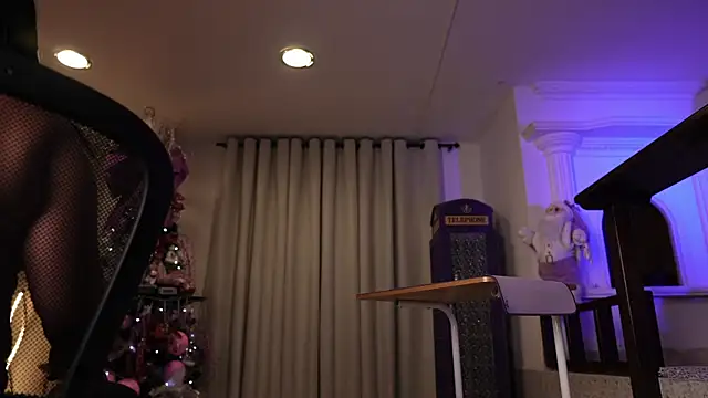 vaniaa95 online show from 12/15/25, 12:27