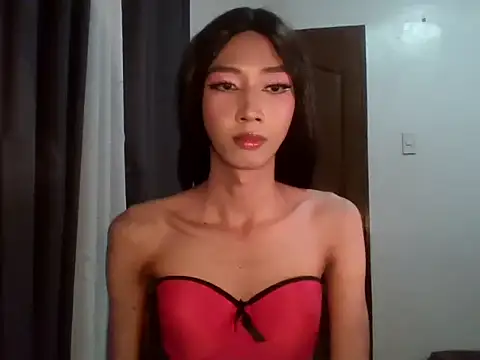 YourTiffanyX online show from 06/15/26, 07:35