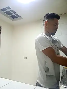 Snapshot of MI_GERALD chatting on 09/15/25, 04:07 MI GERALD online show from 09/15/25, 04:07