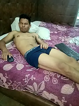 Snapshot of MI_GERALD chatting on 10/28/25, 03:33 MI GERALD online show from 10/28/25, 03:33