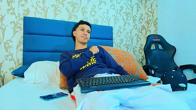 Snapshot of Marcus_Jeron chatting on 10/16/25, 02:31 Marcus Jeron online show from 10/16/25, 02:31