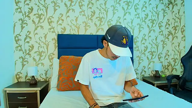 Marcus Jeron online show from 10/31/25, 03:25