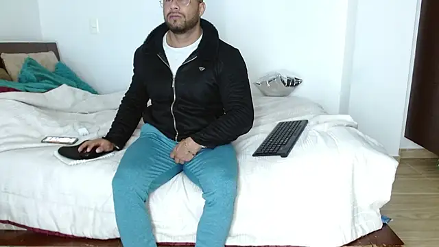 AntonyDAngelo25 online show from 10/01/25, 03:22