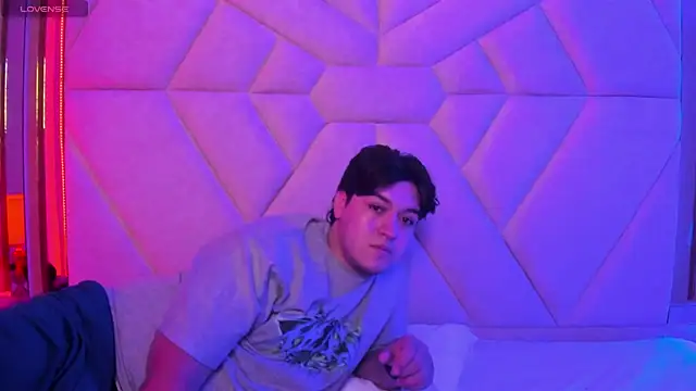 EmilyANDrew  online show from 11/10/25, 04:50