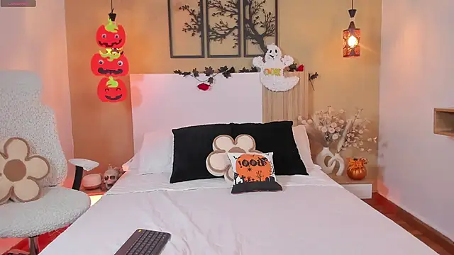 Snapshot of Camila_Bustamante chatting on 10/30/25, 03:31 Camila Bustamante online show from 10/30/25, 03:31