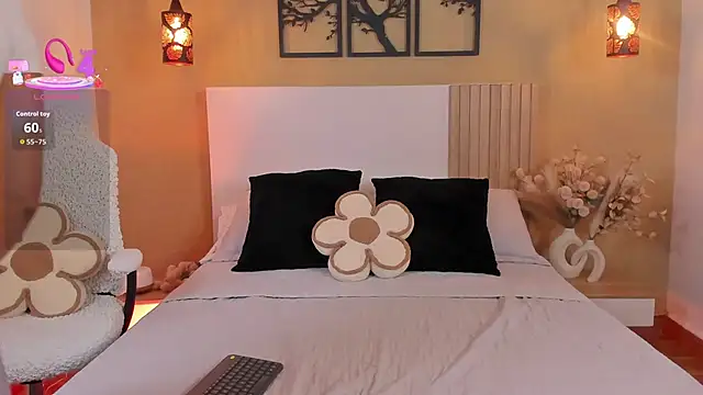 Snapshot of Camila_Bustamante chatting on 11/06/25, 02:54 Camila Bustamante online show from 11/06/25, 02:54