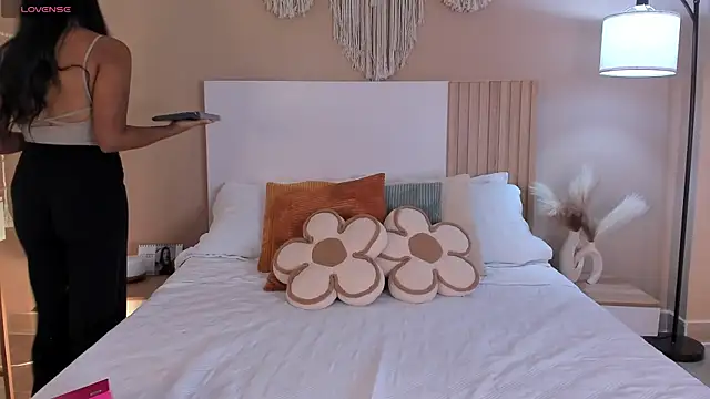 Camila Bustamante online show from 04/17/26, 03:15