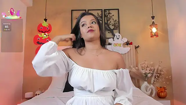 Snapshot of Camila_Bustamante chatting on 10/28/25, 04:39 Camila Bustamante online show from 10/28/25, 04:39