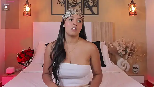 Camila Bustamante online show from 10/18/25, 03:47