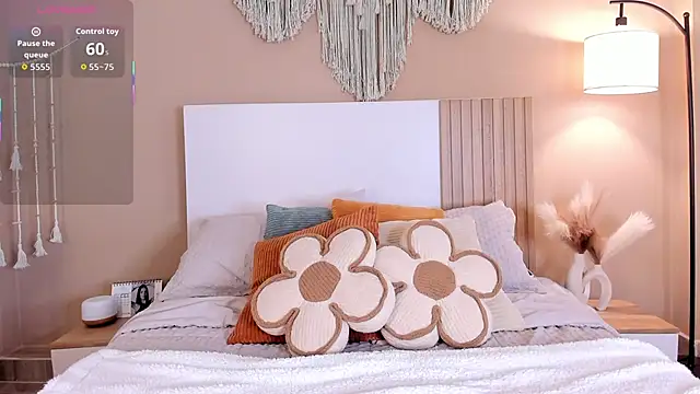 Camila Bustamante online show from 04/06/26, 01:56