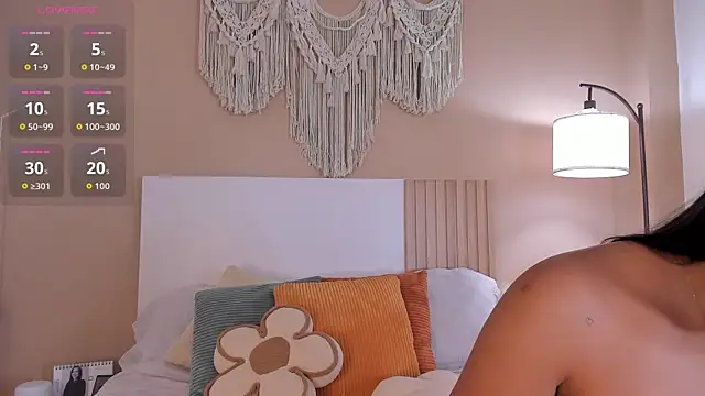 Camila Bustamante online show from 05/17/26, 03:34