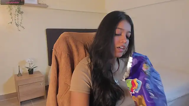 Snapshot of Camila_Bustamante chatting on 06/06/26, 05:07 Camila Bustamante online show from 06/06/26, 05:07