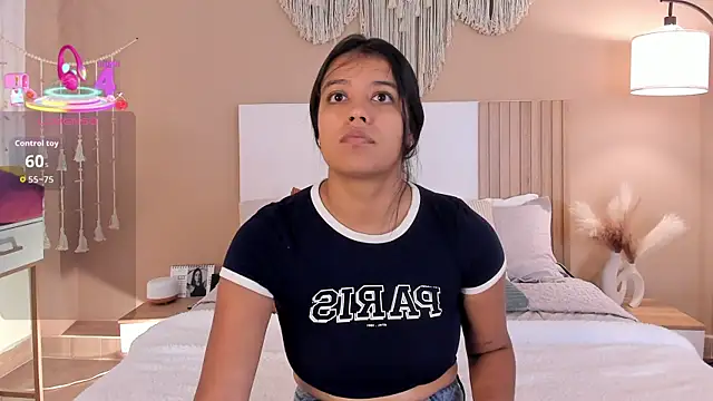 Camila Bustamante online show from 04/19/26, 01:45