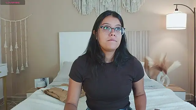 Camila Bustamante online show from 03/04/26, 02:03