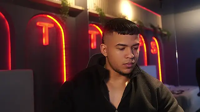 Thiago Valente online show from 04/17/26, 02:09