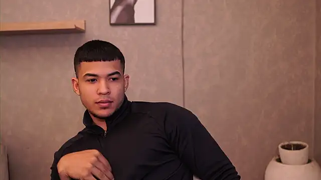 Thiago Valente online show from 04/14/26, 01:38