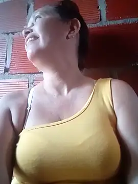 Snapshot of marinita13 chatting on 04/27/26, 10:19 marinita13 online show from 04/27/26, 10:19