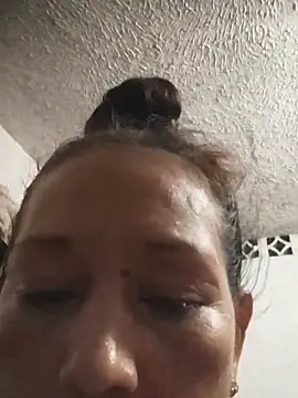 marinita13 online show from 10/11/25, 11:28