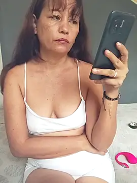 Snapshot of marinita13 chatting on 02/18/26, 12:56 marinita13 online show from 02/18/26, 12:56