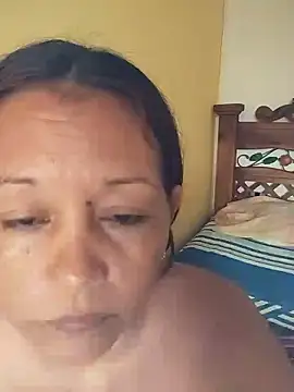 Snapshot of marinita13 chatting on 01/12/26, 04:47 marinita13 online show from 01/12/26, 04:47