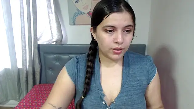 Snapshot of sarah_aguilar chatting on 12/16/25, 06:12 sarah aguilar online show from 12/16/25, 06:12