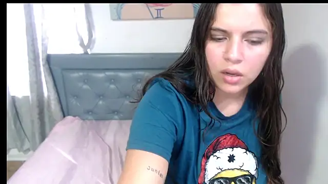 Snapshot of sarah_aguilar chatting on 11/22/25, 07:13 sarah aguilar online show from 11/22/25, 07:13