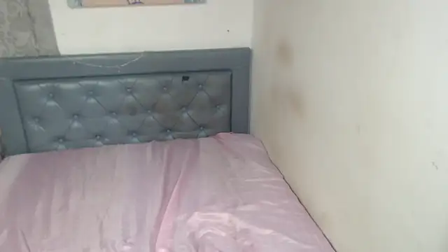 Snapshot of sarah_aguilar chatting on 10/23/25, 06:17 sarah aguilar online show from 10/23/25, 06:17