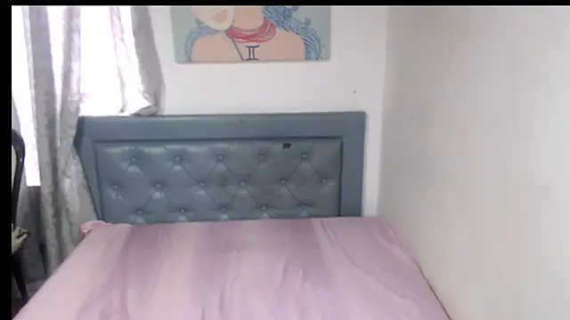 Snapshot of sarah_aguilar chatting on 11/24/25, 06:52 sarah aguilar online show from 11/24/25, 06:52