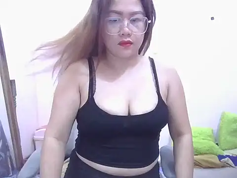 WildPussy4uxx online show from 11/18/25, 06:00