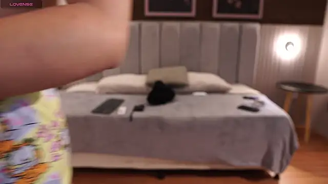 Ariaa Isabell online show from 10/27/25, 06:20