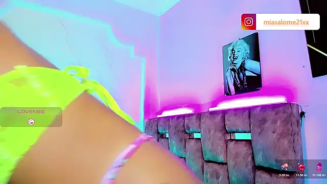 Snapshot of LADY-HOT-SEXY- chatting on 11/23/25, 04:00 LADY-HOT-SEXY- online show from 11/23/25, 04:00