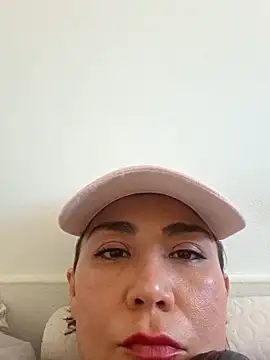 Snapshot of KatyPerra2 chatting on 04/11/26, 08:45 KatyPerra2 online show from 04/11/26, 08:45